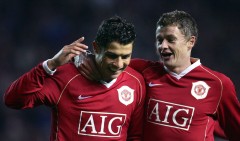 Man Utd lập kỷ lục Ngoại hạng Anh, HLV Solskjaer vẫn “cầu cứu” Ronaldo