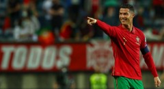 Ghi 2 bàn trong 7 phút, Ronaldo phá “siêu kỷ lục” vô tiền khoáng hậu