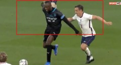 VIDEO: Huyền thoại Man Utd 'chơi xấu' tia chớp Usain Bolt trên sân bóng