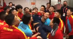 VIDEO: ĐT Futsal Việt Nam hát vang 'Như có Bác trong ngày đại thắng' đầy xúc động