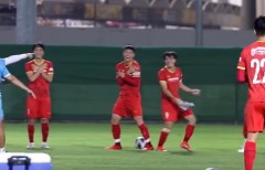 VIDEO: ĐT Việt Nam chơi game cực vui, giảm áp lực trước khi đối đầu Trung Quốc