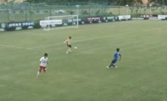 VIDEO: Thủ môn Trung Quốc ghi bàn ở khoảng cách gần 100m, chỉ sau 55 giây