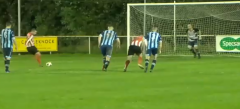 VIDEO: Thủ môn nhận thẻ đỏ, tiền vệ xỏ găng cản phá 2 quả phạt đền chỉ trong 3 phút