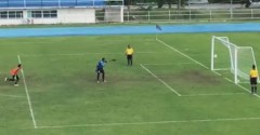 VIDEO: Thủ môn Thái Lan ăn mừng quá sớm, tạo ra bàn thắng 'từ trên trời' rơi xuống