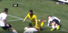 VIDEO: Pha giả vờ ngã kiếm penalty lộ liễu nhất lịch sử bóng đá