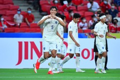 Dùng đội hình dự bị vẫn “xử gọn” Singapore, Thái Lan minh chứng sức mạnh tại AFF Cup 2020