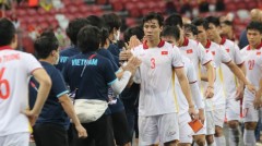 ĐT Việt Nam 'mắc kẹt' tại Singapore, ngậm ngùi chứng kiến đối thủ nâng 'cúp vô địch' AFF Cup