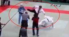 VIDEO: Trọng tài 'tung cước' hạ gục cả 2 võ sĩ đai đen ngay trên sân
