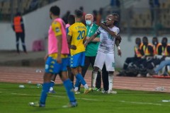 VIDEO: Đối thủ chấn thương đá bóng ra biên, ĐT Gabon cố tình không trả bóng và ghi bàn