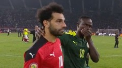 VIDEO: Mane an ủi Salah dù trước đó bị chính đồng đội ở Liverpool này 'chỉ điểm' khiến hỏng phạt đền