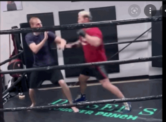 VIDEO: Lỡ dại thách đấu võ sĩ UFC, 'anh hùng bàn phím' nhận cái kết đắng