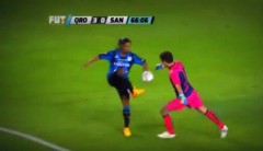 VIDEO: Pha ghi bàn kiểu 'Ngộ Không trộm đào' gây sốt của Ronaldinho