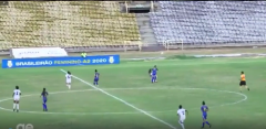 VIDEO: Đạp thẳng mặt đối phương, nữ cầu thủ ngay lập tức nhận thẻ đỏ rời sân
