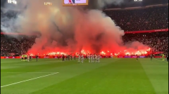 VIDEO: 'Trình diễn' pháo sáng quá đà, CĐV Ajax 'tiện thể' đốt luôn cả khán đài