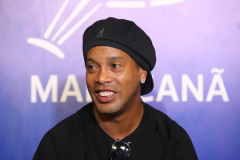 Ký hợp đồng 1 tuần với đội bóng vô danh Indonesia, Ronaldinho bỏ túi tiền tỷ cho hai trận giao hữu