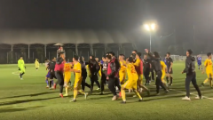 VIDEO: Cầu thủ U19 HAGL đòi lao vào 'tẩn' U19 Hà Nội vì ăn mừng kiểu cà khịa
