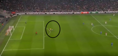 VIDEO: CĐV lao vào sân đánh thủ môn và cái kết bị đánh tới tấp, nằm gục trên sân