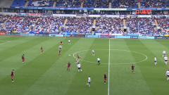 VIDEO: Cầu thủ ở giải hạng 3 Anh gây sốt khi 'vô tình' ghi bàn không tưởng từ giữa sân