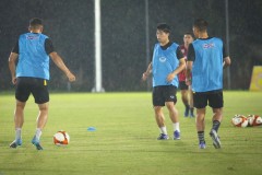Quyết tâm 'giành vàng', U23 Thái Lan tăng cường độ tập luyện, bất chấp mưa nặng hạt