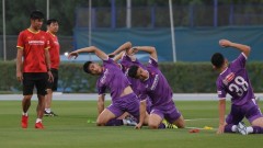 VIDEO: Tân HLV cho các cầu thủ U23 Việt Nam bật nhạc sàn trên sân tập