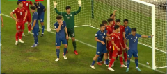 VIDEO: Áp dụng chiến thuật Oman, U23 Việt Nam dàn xếp phạt góc 'ruồi bu' trước khung thành Thái Lan