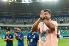 Vừa bị chỉ trích sau thất bại nặng nề tại U23 châu Á, HLV Thái Lan lại tiếp tục nhận tin 'sét đánh'