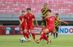 HLV Đinh Thế Nam: 'U19 Việt Nam có nhiều cơ hội nhưng lại bị tâm lý và để phản công'