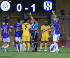 Cựu còi vàng V-League: 'Trọng tài trận Hà Nội FC vs SLNA đã bắt chưa chính xác'
