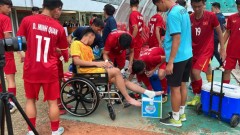 Xót xa hình ảnh thủ thành U16 Việt Nam dính chấn thương nặng sau chiến thắng trước U16 Thái Lan