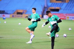VIDEO: Văn Lâm khởi động cực kỹ trước thềm trận đấu ra mắt Topenland Bình Định