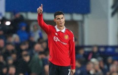 Ronaldo 'kỳ kèo' với LĐBĐ Anh về án phạt đối với hành vi phi thể thao mùa giải trước