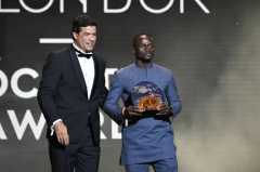 Không kém cạnh Benzema, Sadio Mane giành giải thưởng cao quý chỉ dành cho 'nhà vô địch'