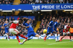Arsenal lại nã đạn vào 'sào huyệt' của Chelsea, tiếp tục ngự trị trên ngôi đầu BXH Premier League