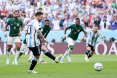 VIDEO: VAR góp công giúp Messi có bàn thắng đầu tiên tại World Cup 2022