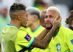 Neymar nghẹn ngào trách đồng đội: 'Mọi người đâu cần lao lên tấn công như vậy'