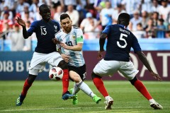 Messi đá quá nhiều vị trí khiến HLV tuyển Pháp đau đầu: 'Thật khó để theo kèm Messi, trừ khi cậu ấy bị ốm'