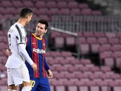Huyền thoại Liverpool: 'Messi sẽ dần tệ như Ronaldo bây giờ thôi'