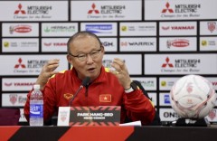 HLV Park Hang Seo: 'Malaysia giữ người để đấu với ĐT Việt Nam'