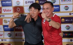 Chủ tịch LĐBĐ Indonesia: 'Tôi đã đi thay một chiếc áo đỏ khi thấy đội mãi không ghi được bàn thắng'