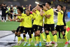 Lội ngược dòng ở bảng đấu, Malaysia 'nắm tay' Việt Nam vào bán kết AFF Cup