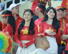 Dàn hot girl 'tiếp lửa', sân Mỹ Đình sôi động giúp ĐT Việt Nam thắng