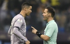Ronaldo thi đấu như tàng hình, CLB AI Nassr thua tan nát 'đại kình địch'
