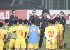 Rèn quân giữa đêm, HLV Troussier thay thầy Park dạy lại 'bài học vỡ lòng' cho U23 Việt Nam