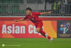 Vén màn siêu phẩm Quốc Việt 'xé lưới' U20 Qatar: Học theo phong cách sao Ngoại hạng Anh