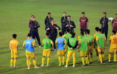 HLV Troussier phải gạch tên 5 cầu thủ U23 Việt Nam vì lý do bất đắc dĩ