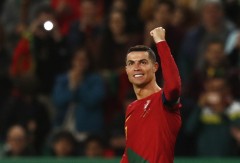 Khiến Ronaldo ăn mừng hụt, CĐV đòi tước ngay bàn thắng của Cancelo trao lại cho CR7