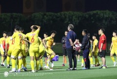 HLV Troussier họp khẩn, ra 'mệnh lệnh thép' cho U23 Việt Nam trước trận gặp UAE
