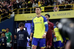 Ronaldo bị CĐV chế nhạo 'chỉ biết đấu vật' sau màn trình diễn thảm họa cho Al Nassr