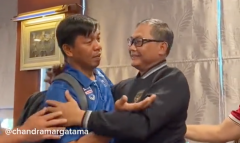 VIDEO: Trợ lý HLV U22 Thái Lan vừa khóc rấm rứt vừa xin lỗi trưởng đoàn Indonesia
