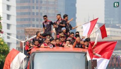 U22 Indonesia diễu hành siêu hoành tráng, bộ phận người dân nước nhà lại phẫn nộ